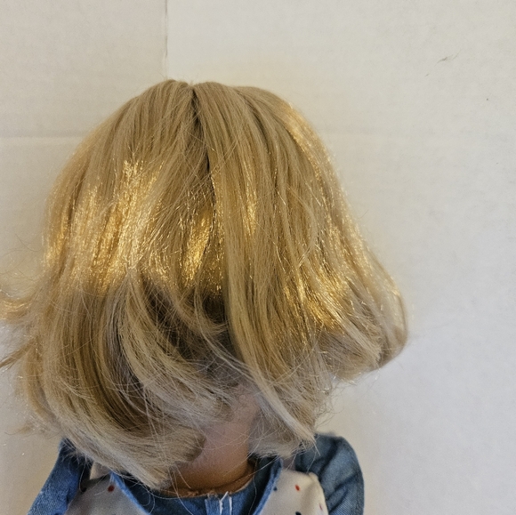 2023 OUR GENERATION 18"DOLL WITH 4PC OUTFIT INCLUDED - Picture 4 of 8